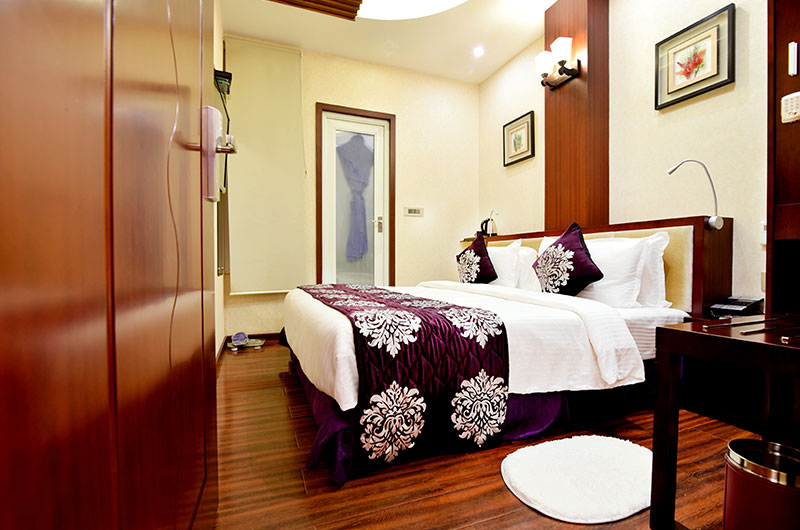 Deluxe King Bed Room