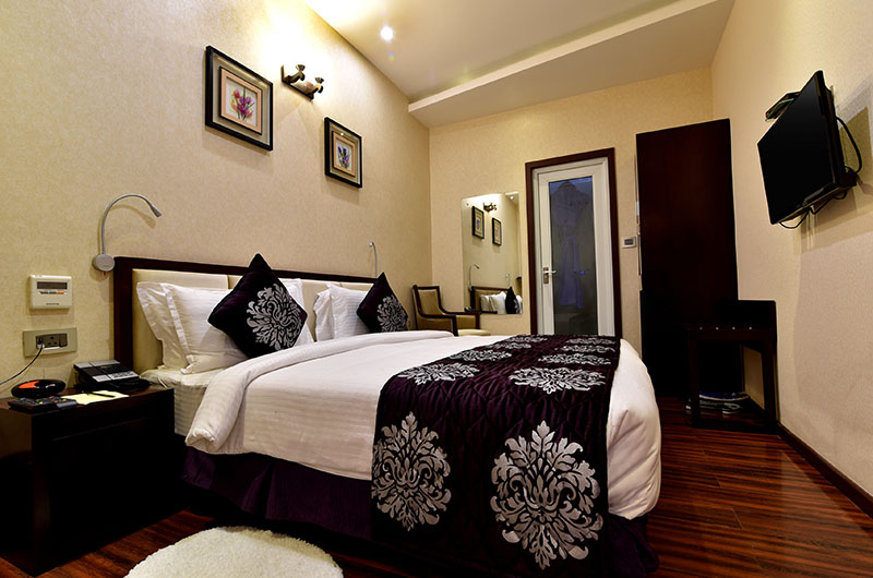Hotel Kama International-Executive King Bed Room